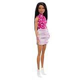 Barbie Fashionistas Puppe Nr. 215 mit schwarzem, glattem Haar, pinkem Oberteil mit Sternenmuster und...