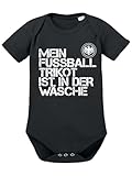 clothinx Baby Body Bio Mein Fussball Trikot ist in der Wäsche Schwarz/Weiß Größe 68