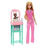 Barbie Kinderärztin-Puppe mit blonder Modepuppe und pinkfarbenem Kittel-Set, 1 Baby-Patientenpuppe...