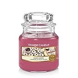 Yankee Candle Duftkerze im Glas (klein) | Merry Berry | Brenndauer bis zu 30 Stunden