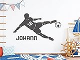 tjapalo® s-pkm403 Wandtattoo Junge mit Namen Wandtatoo Fussball mit Namen und Wunschnummer (B100 x...