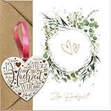 Hochzeit Rustikales Herzschild aus Holz auf Einer Hochzeitskarte.